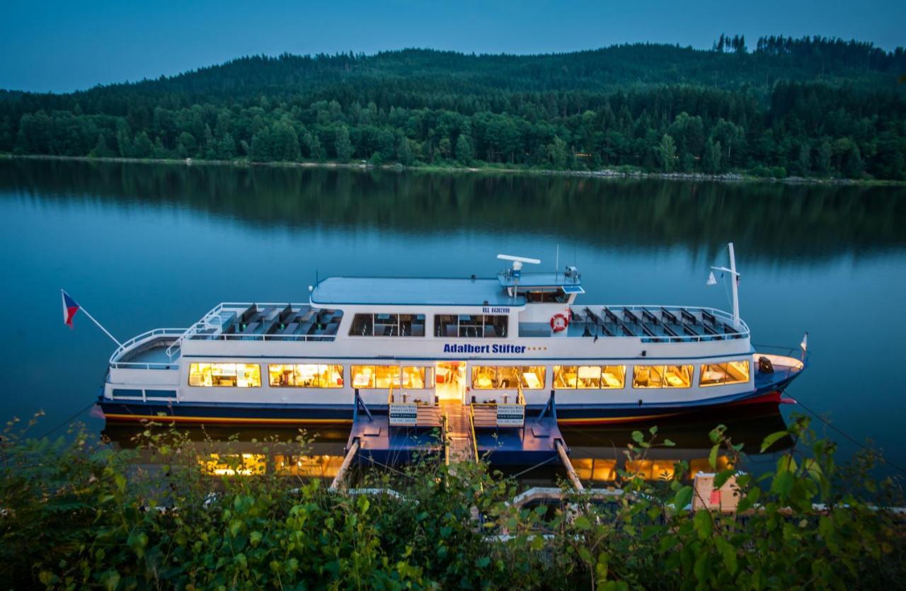Апартаменты Lipno Riviera - Mysi V Bote Липно-над-Влтавой Экстерьер фото